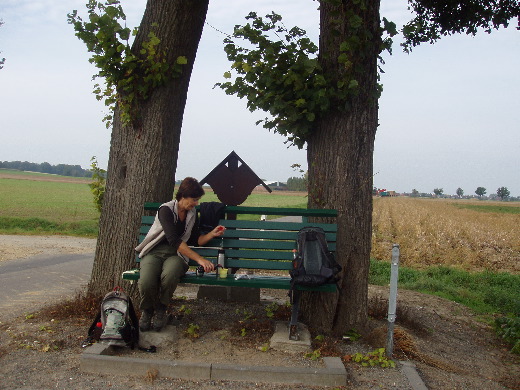 De lunch achter een wegkruis aan de Duitse Lahrstrasse op de terugweg naar Hillensberg.