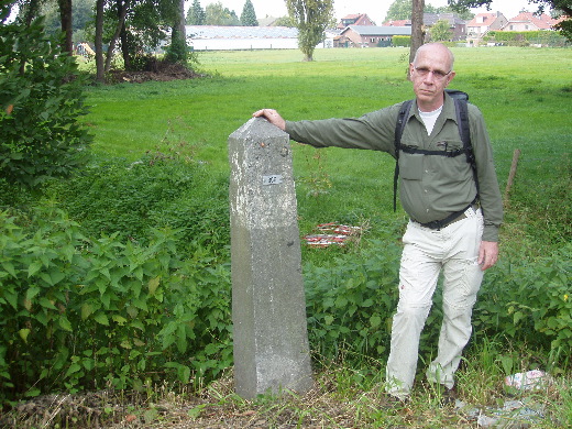 Tegenover grenspaal 306 langs de weg naar Tddern.