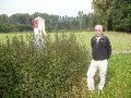 Bij Grenspaal 299 afslaan naar het westen. Grenspaal 298 was door onkruid aan mijn blikken onttrokken.