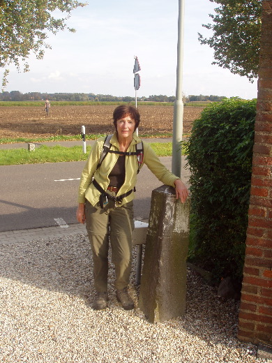 Vanaf grenspaal 336 gaan wij weer het veld in.