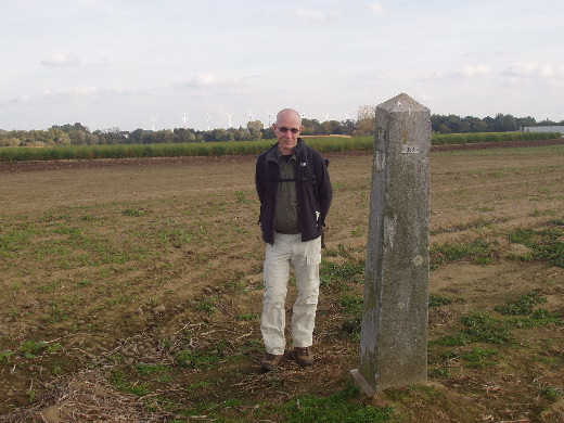 Grenspaal 338 van dichtbij.