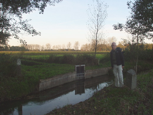 Grenspalenpaar 353 aan weerszijden van de Schaafbach.