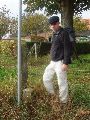 Eindelijk een nieuw nummer 327. De foto van grenspaal 326 is bij een opruiming onderweg per vergissing gewist.