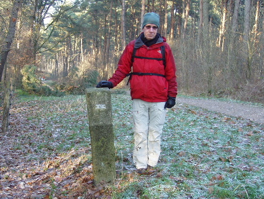 Tot grenspaal 425 mogen langs een wandelpad verder. Beginnende met grenspaal 421.