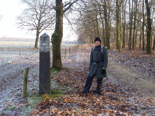 Verderop langs hetzelfde pad grenspaal 415.
