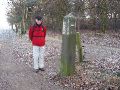 Wij steken nu naar het oosten en lopen langs grenspaal 414.