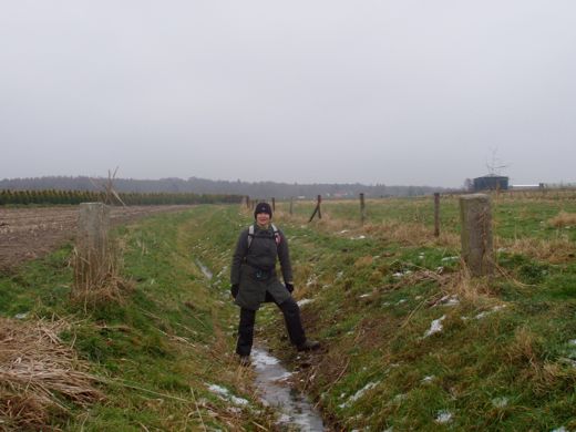 Het 573-paar overspant de Schraverltsche Beek in een knik naar het oosten.