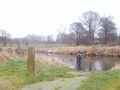 Vanaf 563 loopt de grens een stuk door de Niers naar het zuiden. Wij kunnen hier vandaag niet verder bij gebrek aan pont.