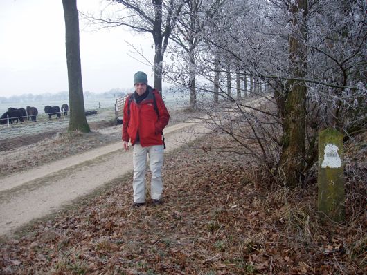 554 langs een pad naar het zuiden.