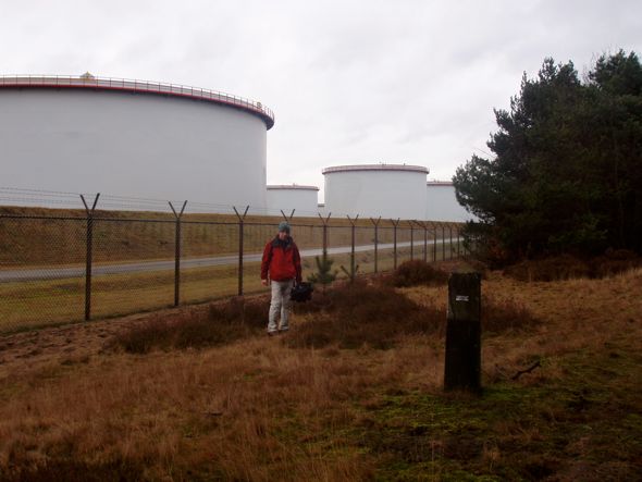 468. Met een aantal silos in de achtergrond.