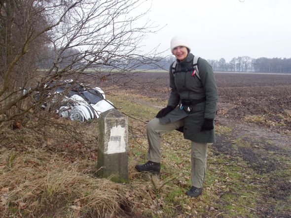 Stukje verder gereden en vanaf hier verder gelopen. Grenspaal 513.