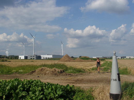 Met een omtrekkende beweging door industrieterreinen heen vinden wij de GP 98.